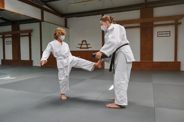 Quelles méthodes de gestion de la peur sont enseignées dans les cours de Krav Maga pour les travailleurs de nuit?